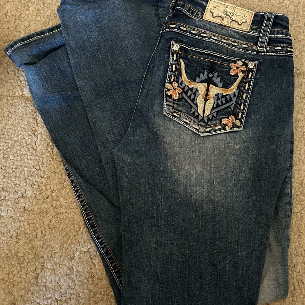 Embroidered Blue Jeans with Floral Pocket